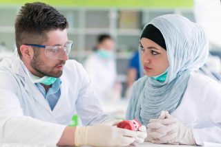 أفضل أطباء النسائية والتوليد في الأردن