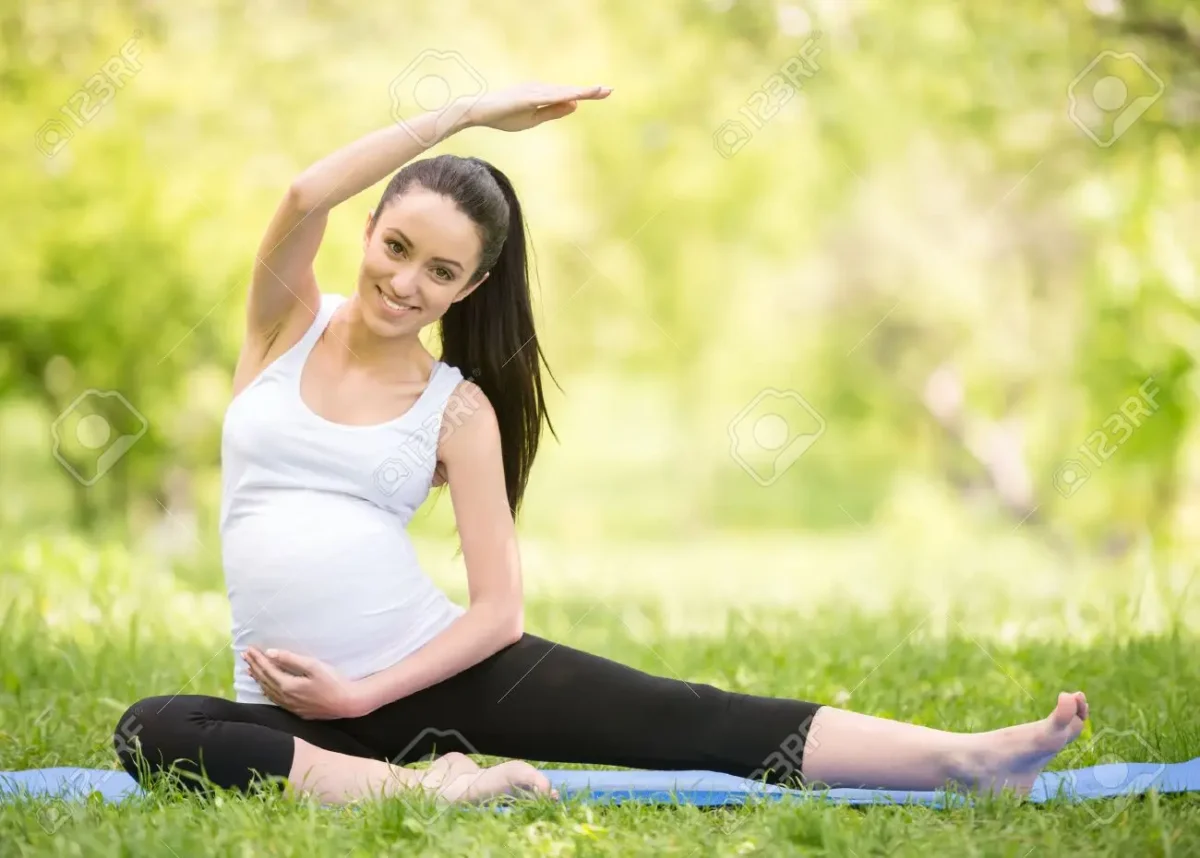 40724533-beautiful-pregnant-woman-doing-sport-in-summer-park-1200x858.webp